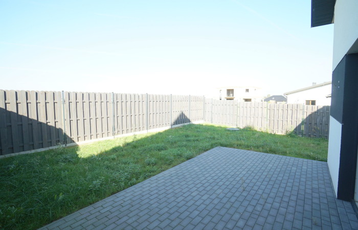 łomżyński, Łomża, Konarzyce, Złota, Dom w zabudowie bliźniaczej blisko miasta