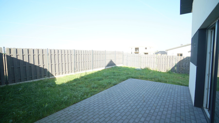 łomżyński, Łomża, Konarzyce, Złota, Dom w zabudowie bliźniaczej blisko miasta