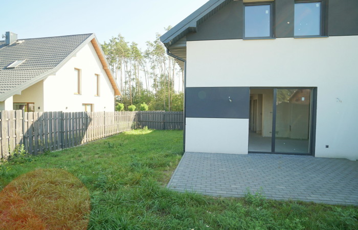 łomżyński, Łomża, Konarzyce, Złota, Dom w zabudowie bliźniaczej blisko miasta