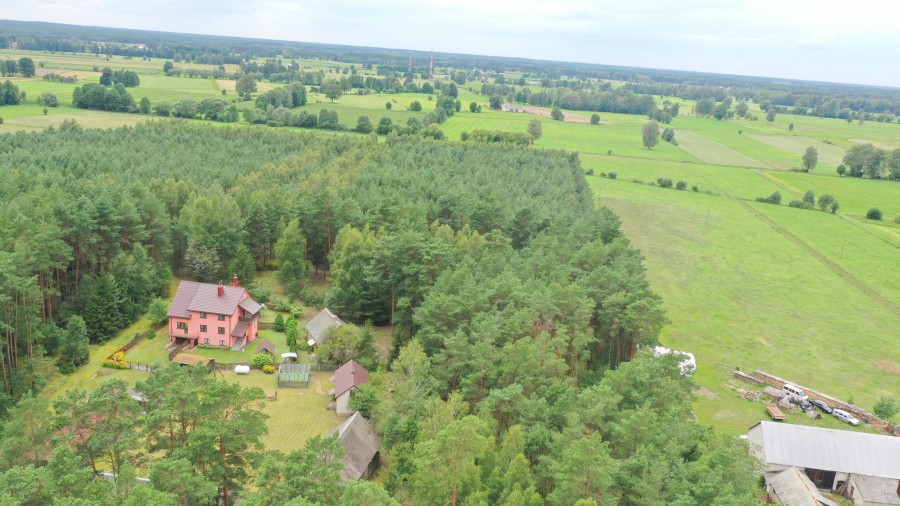 łomżyński, Zbójna, Kolonia Suchy Borek, Zielona enklawa w otulinie lasów