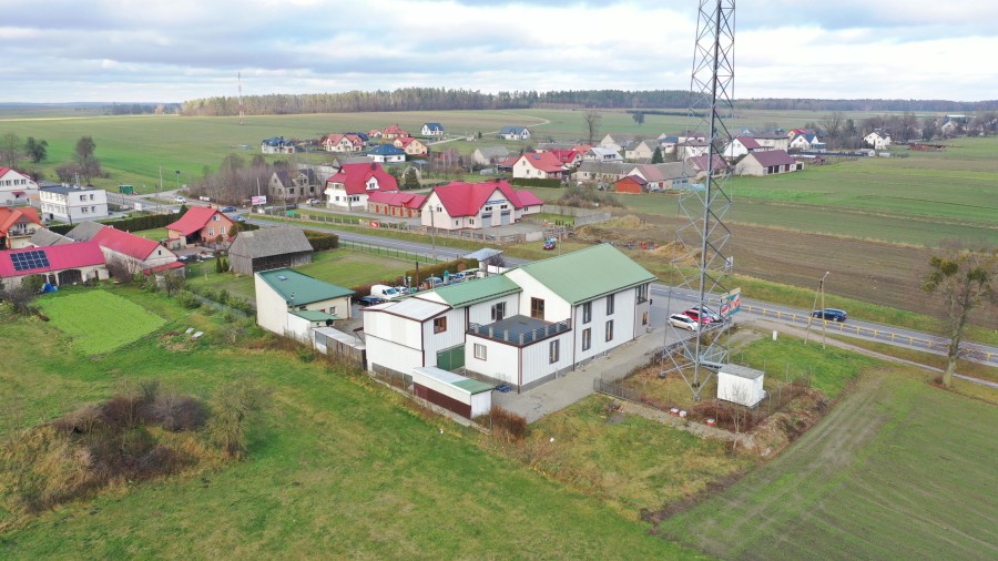 kolneński, Mały Płock, Budynek handlowo-usługowy generujący dochód pasywny