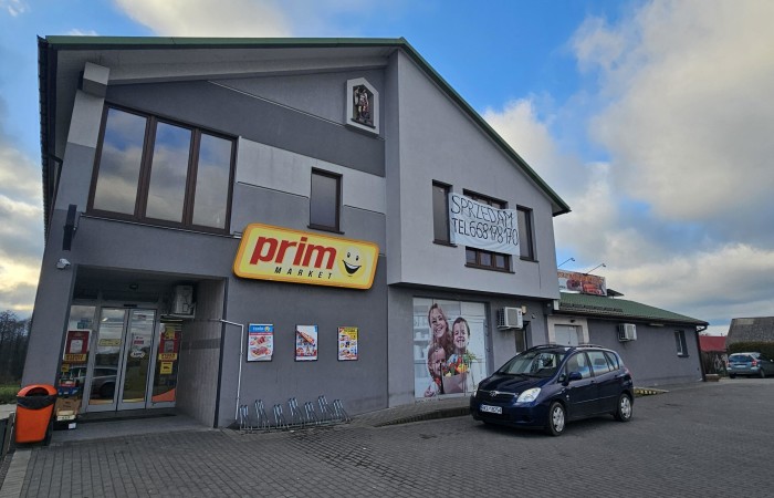 kolneński, Mały Płock, Budynek handlowo-usługowy generujący dochód pasywny