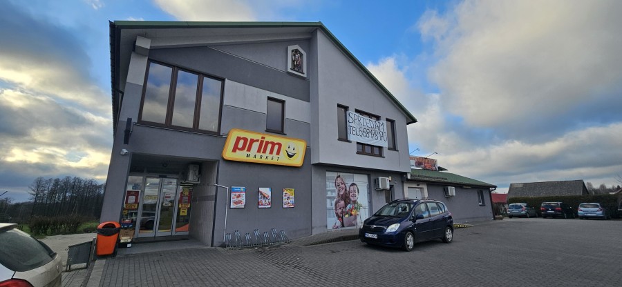 kolneński, Mały Płock, Budynek handlowo-usługowy generujący dochód pasywny