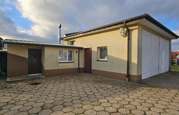 kolneński, Mały Płock, Budynek handlowo-usługowy generujący dochód pasywny