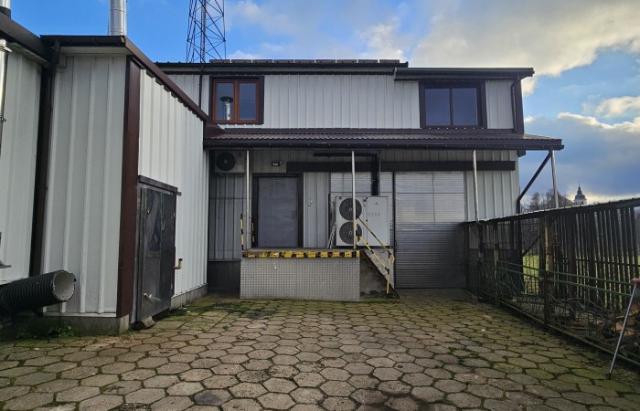 kolneński, Mały Płock, Budynek handlowo-usługowy generujący dochód pasywny