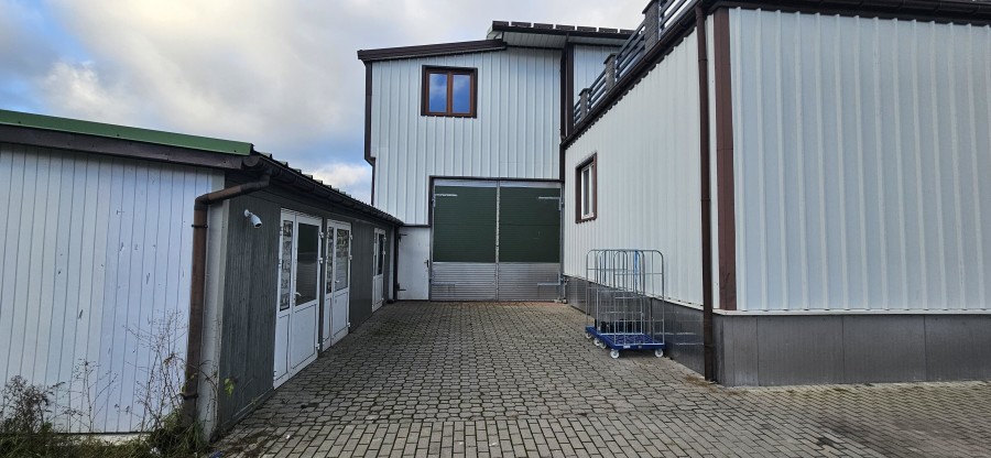 kolneński, Mały Płock, Budynek handlowo-usługowy generujący dochód pasywny