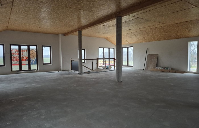 kolneński, Mały Płock, Budynek handlowo-usługowy generujący dochód pasywny