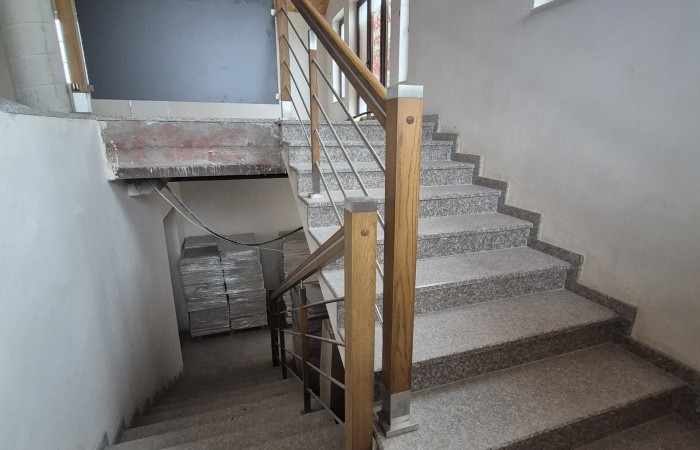 kolneński, Mały Płock, Budynek handlowo-usługowy generujący dochód pasywny