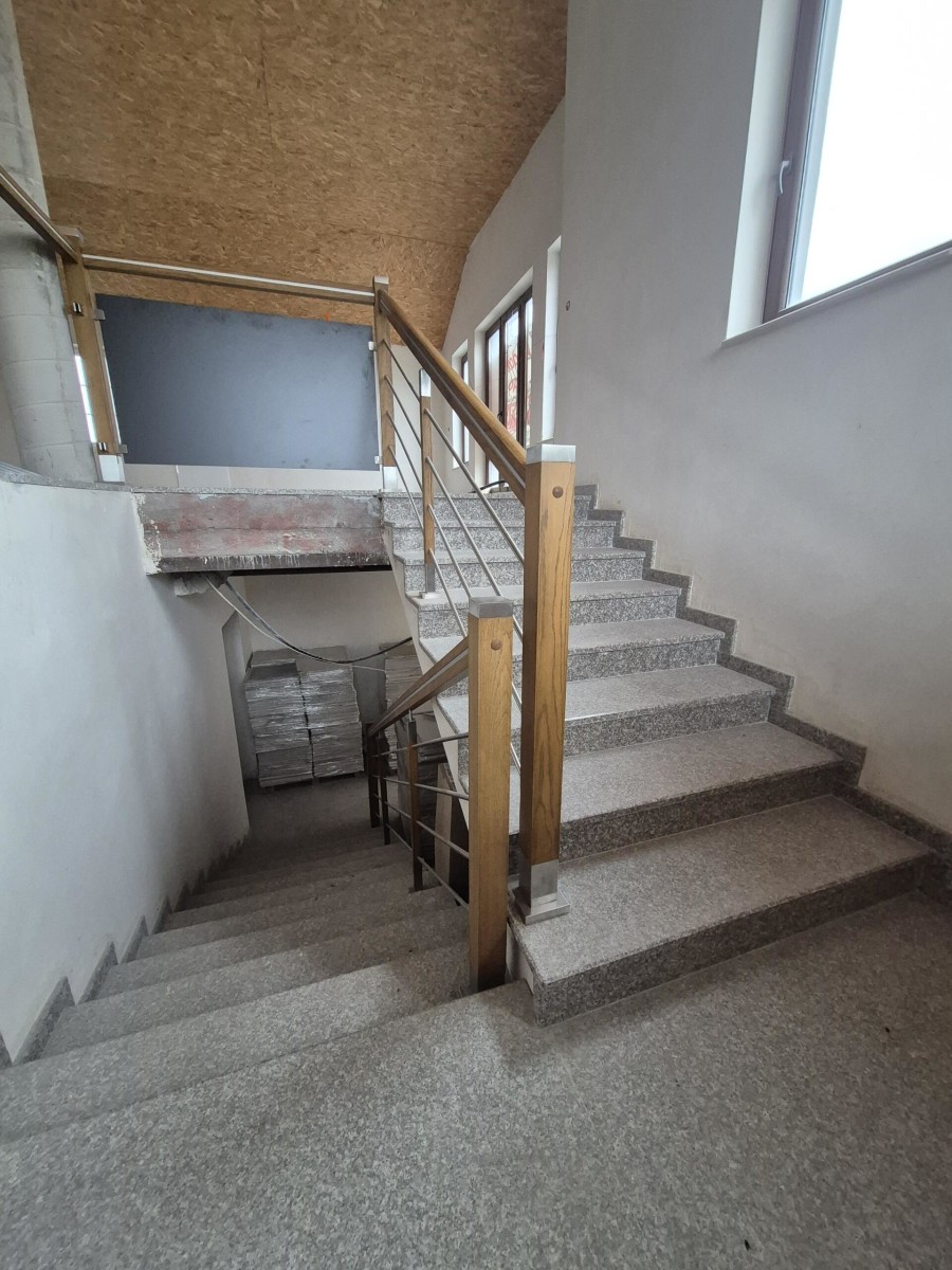 kolneński, Mały Płock, Budynek handlowo-usługowy generujący dochód pasywny