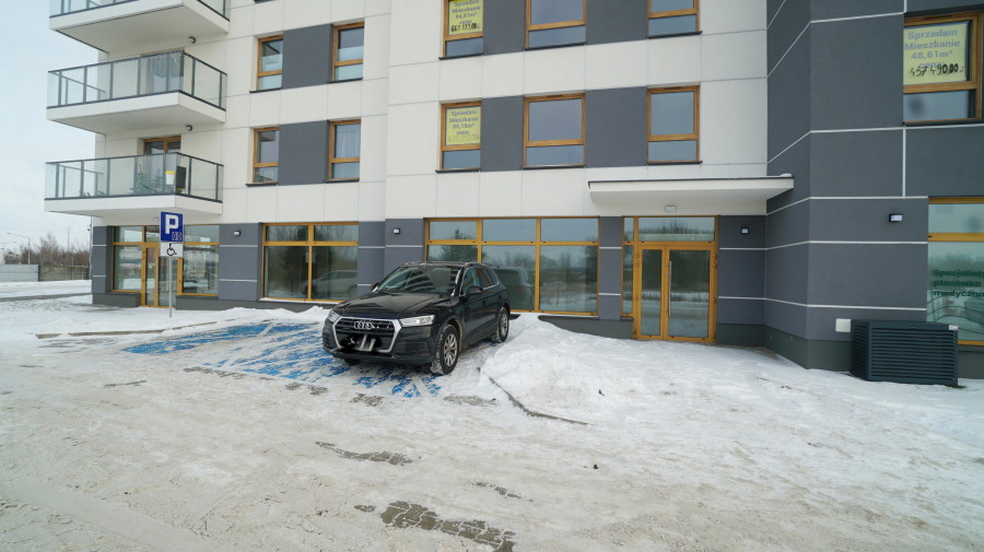 łomżyński, Łomża, Akademicka, Funkcjonalny lokal w atrakcyjnej lokalizacji