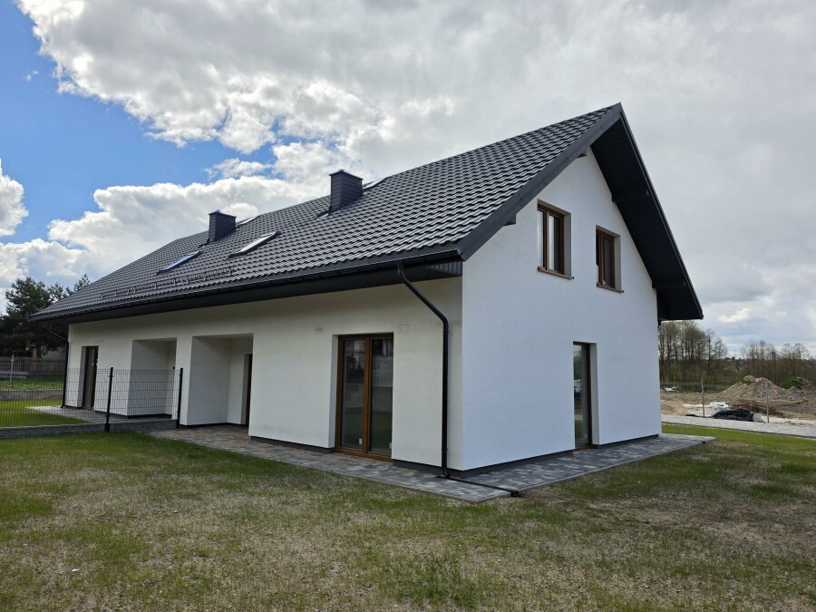 łomżyński, Piątnica, Piątnica Włościańska, Włościańska, Nowy dom w zabudowie bliźniaczej z garażem i widokiem na Łomżę i Narew