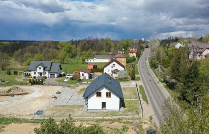 łomżyński, Piątnica, Piątnica Włościańska, Włościańska, Nowy dom w zabudowie bliźniaczej z garażem i widokiem na Łomżę i Narew