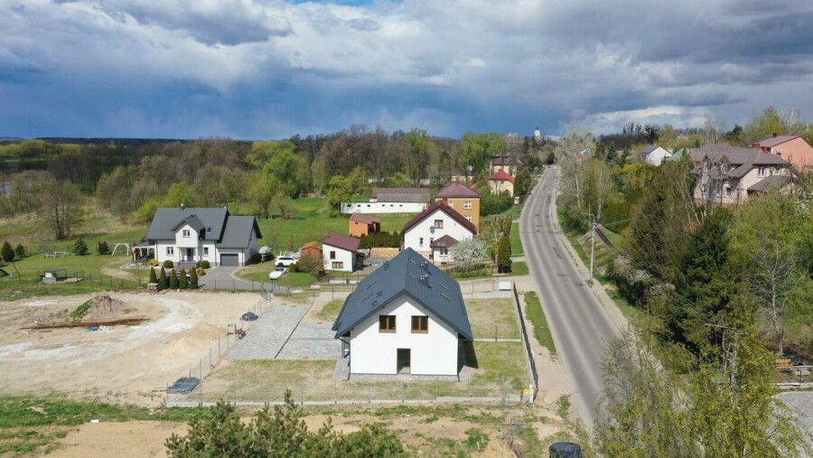 łomżyński, Piątnica, Piątnica Włościańska, Włościańska, Nowy dom w zabudowie bliźniaczej z garażem i widokiem na Łomżę i Narew