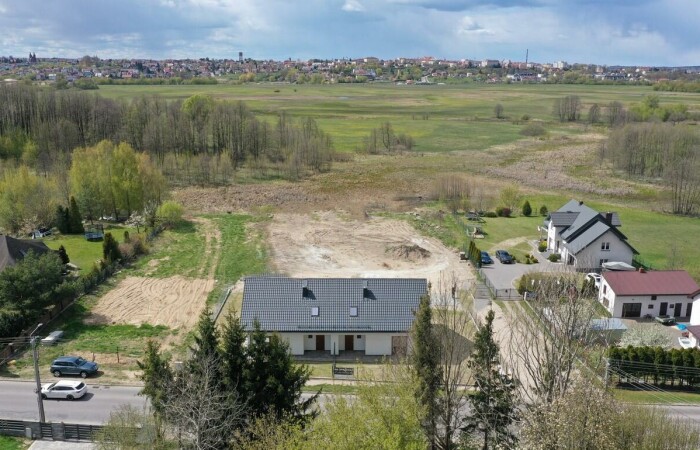 łomżyński, Piątnica, Piątnica Włościańska, Włościańska, Nowy dom w zabudowie bliźniaczej z garażem i widokiem na Łomżę i Narew