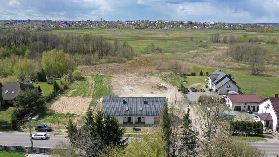 łomżyński, Piątnica, Piątnica Włościańska, Włościańska, Nowy dom w zabudowie bliźniaczej z garażem i widokiem na Łomżę i Narew