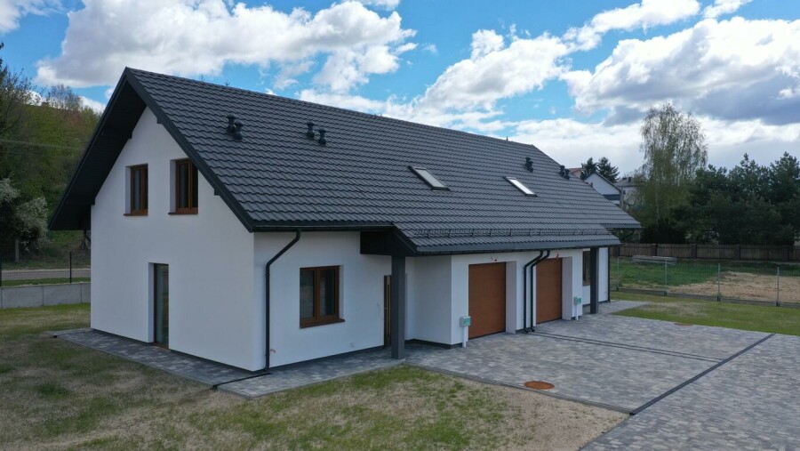 łomżyński, Piątnica, Piątnica Włościańska, Włościańska, Nowy dom w zabudowie bliźniaczej z garażem i widokiem na Łomżę i Narew
