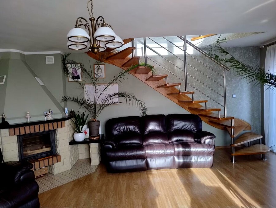 makowski, Różan, Lwowska, Dom z lokalem usługowym w Różanie