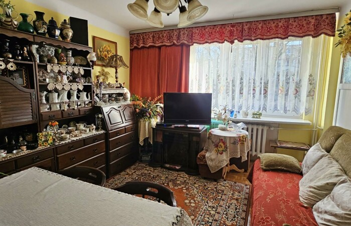 Ostrołęka, Generała Hallera, Rodzinne mieszkanie na 1 piętrze w bloku z pustaka