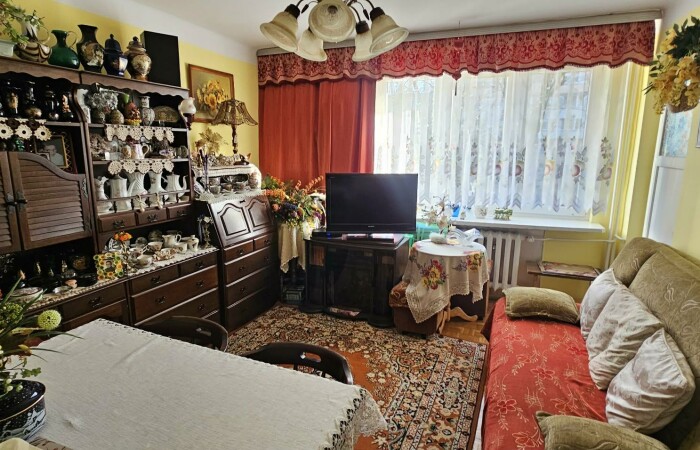 Ostrołęka, Generała Hallera, Rodzinne mieszkanie na 1 piętrze w bloku z pustaka