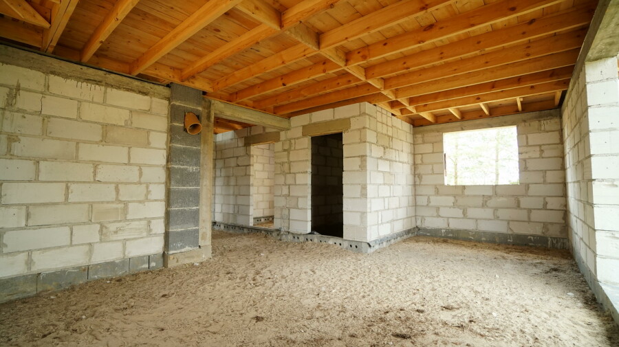 łomżyński, Zbójna, Piasutno Żelazne, Dom w stanie surowym nad rzeką Pisa Piasutno Żelazne