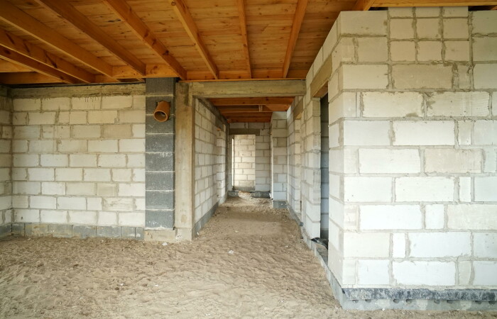 łomżyński, Zbójna, Piasutno Żelazne, Dom w stanie surowym nad rzeką Pisa Piasutno Żelazne