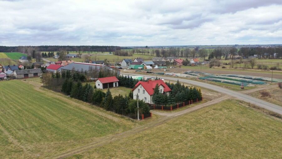 kolneński, Mały Płock, Korzeniste, Dom gotowy do zamieszkania