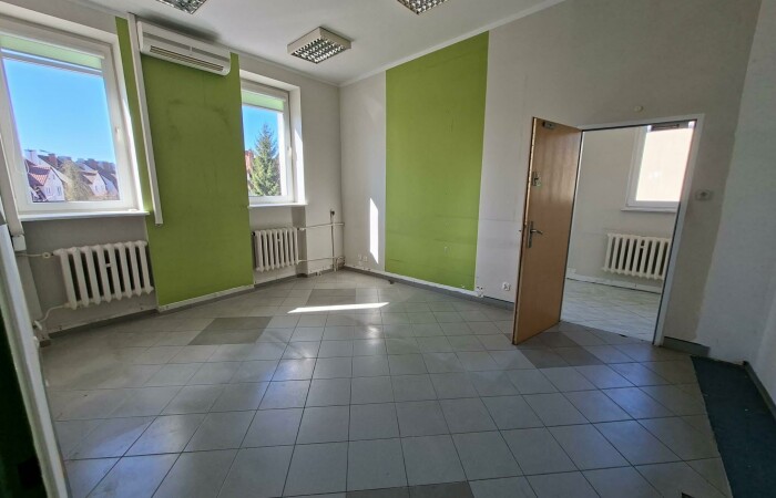 węgorzewski, Węgorzewo, Pionierów, Budynek usługowy w centrum Węgorzewa | po banku | duży potencjał inwestycyjny
