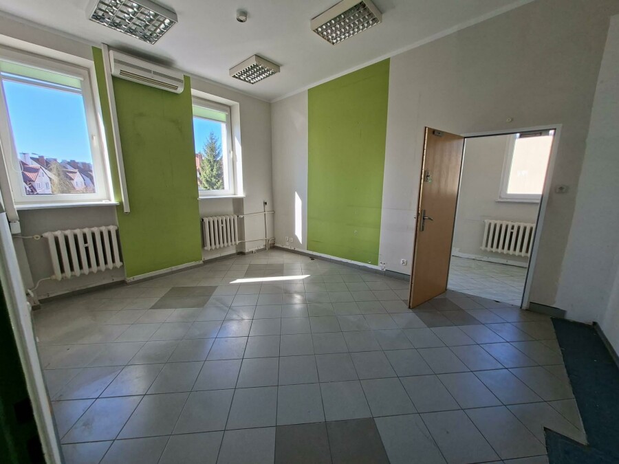 węgorzewski, Węgorzewo, Pionierów, Budynek usługowy w centrum Węgorzewa | po banku | duży potencjał inwestycyjny