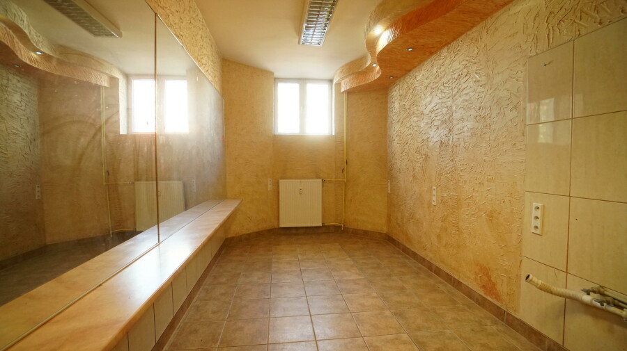 łomżyński, Łomża, Mazowiecka, Lokal usługowy w środku Osiedla Południe ul. Mazowiecka