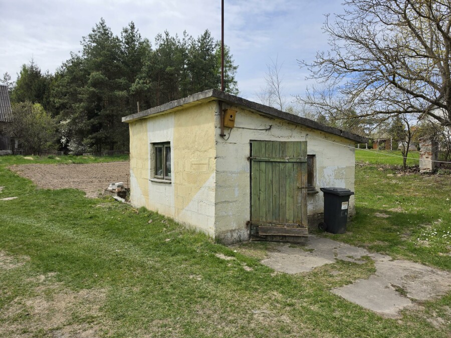 łomżyński, Łomża, Pniewo, Szkolna, Siedlisko z domem, budynkami gospodarczymi i własnym lasem
