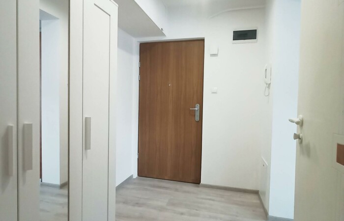 Kraków, Czerwone Maki, Ustwna kawalerka na Czerwonych Makach - 2 miejsca postojowe
