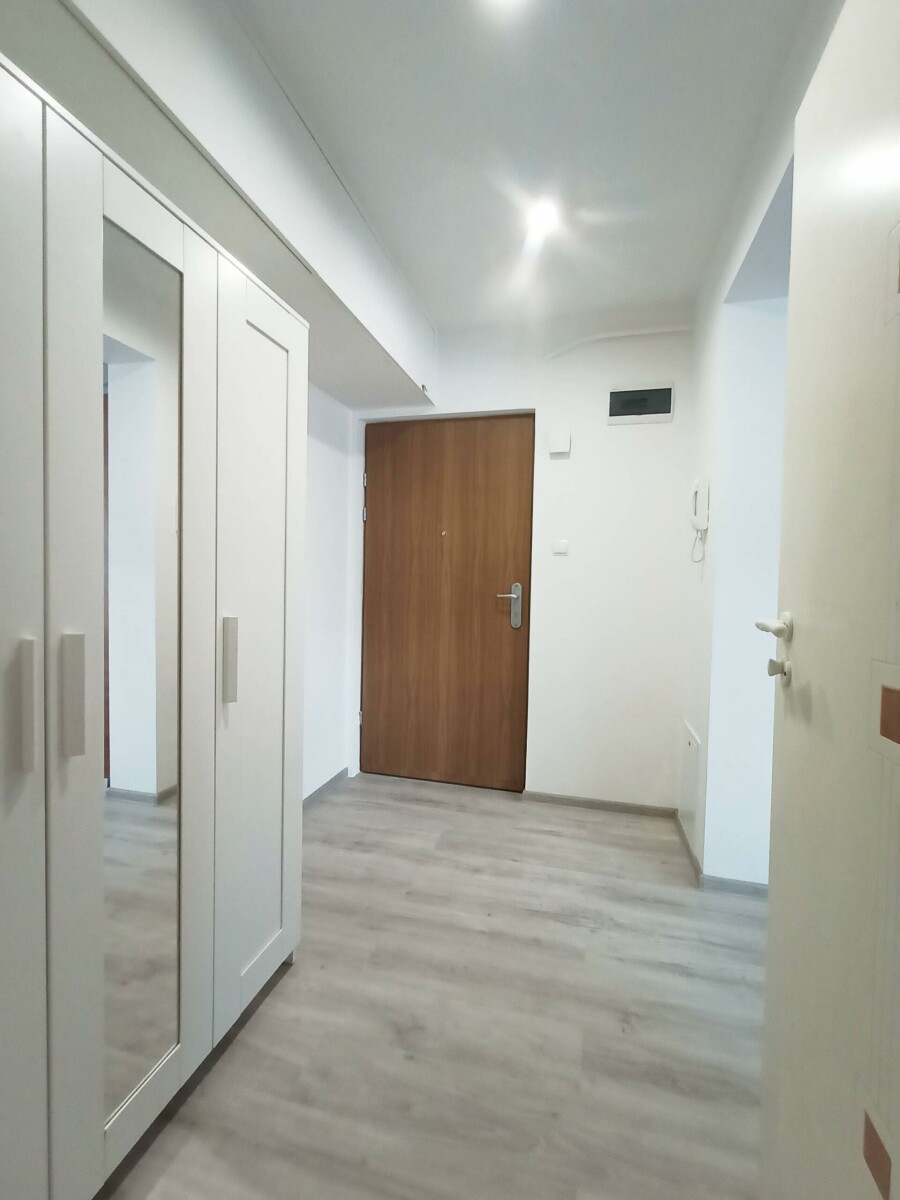 Kraków, Czerwone Maki, Ustwna kawalerka na Czerwonych Makach - 2 miejsca postojowe