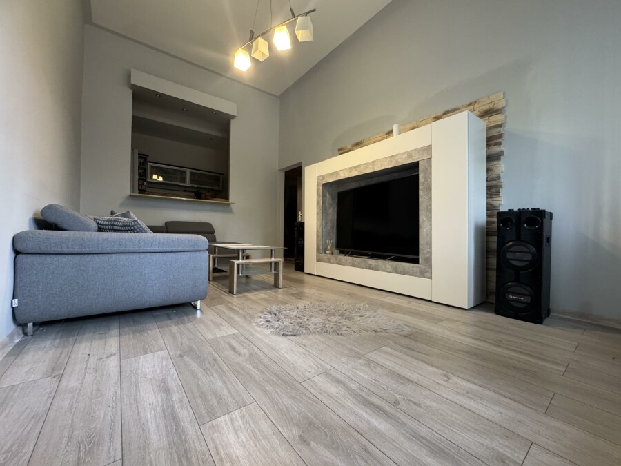 zambrowski, Zambrów, al. Wojska Polskiego, Mieszkanie z antresolą w Zambrowskiej kamienicy-41,65 m²