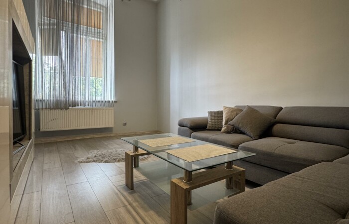zambrowski, Zambrów, al. Wojska Polskiego, Mieszkanie z antresolą w Zambrowskiej kamienicy-41,65 m²