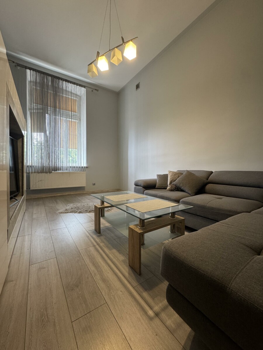 zambrowski, Zambrów, al. Wojska Polskiego, Mieszkanie z antresolą w Zambrowskiej kamienicy-41,65 m²