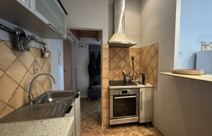 zambrowski, Zambrów, al. Wojska Polskiego, Mieszkanie z antresolą w Zambrowskiej kamienicy-41,65 m²